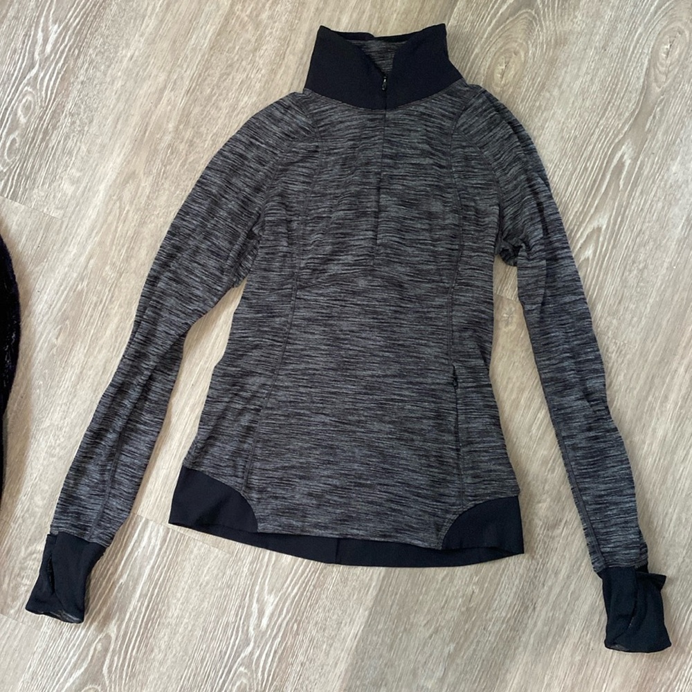 lululemon athletica Heathered Charcoal Gray Long Sleeve Half-Zip Top